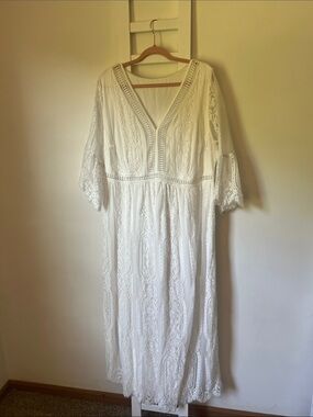Boho Lace V-Neck Maxi Dress in White